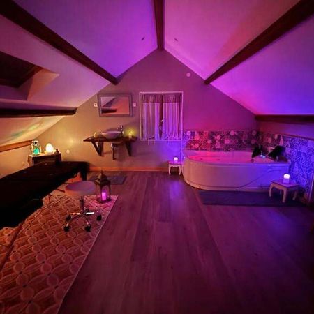 Ecrin D' Amour Suite Romantique Avec Jacuzzi Castels エクステリア 写真